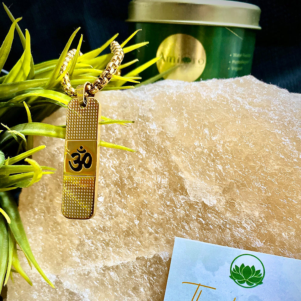 OM PREMIUM GOLD PENDANT AND CHAIN WITH UNIQUE DOTTED PATTERN