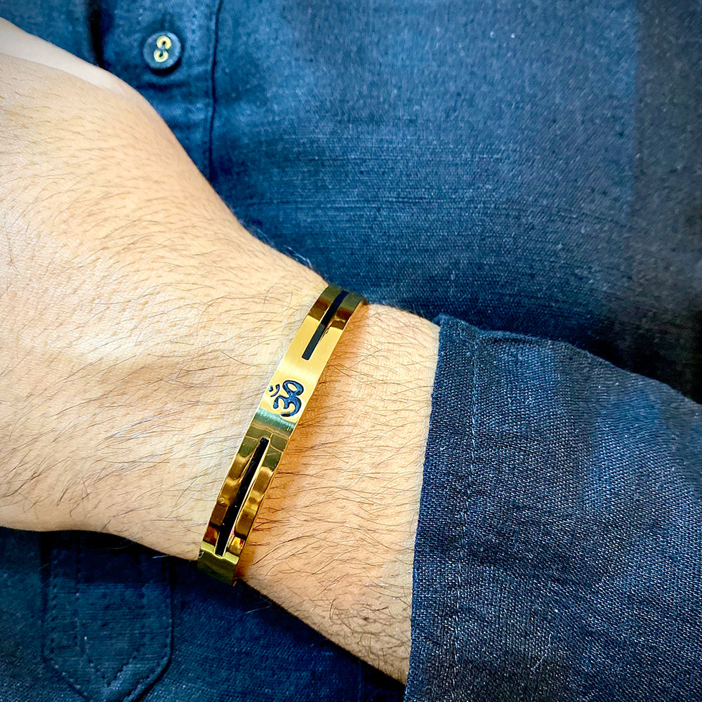 OM PREMIUM GOLD BRACELET WITH BLACK LINE PATTERN