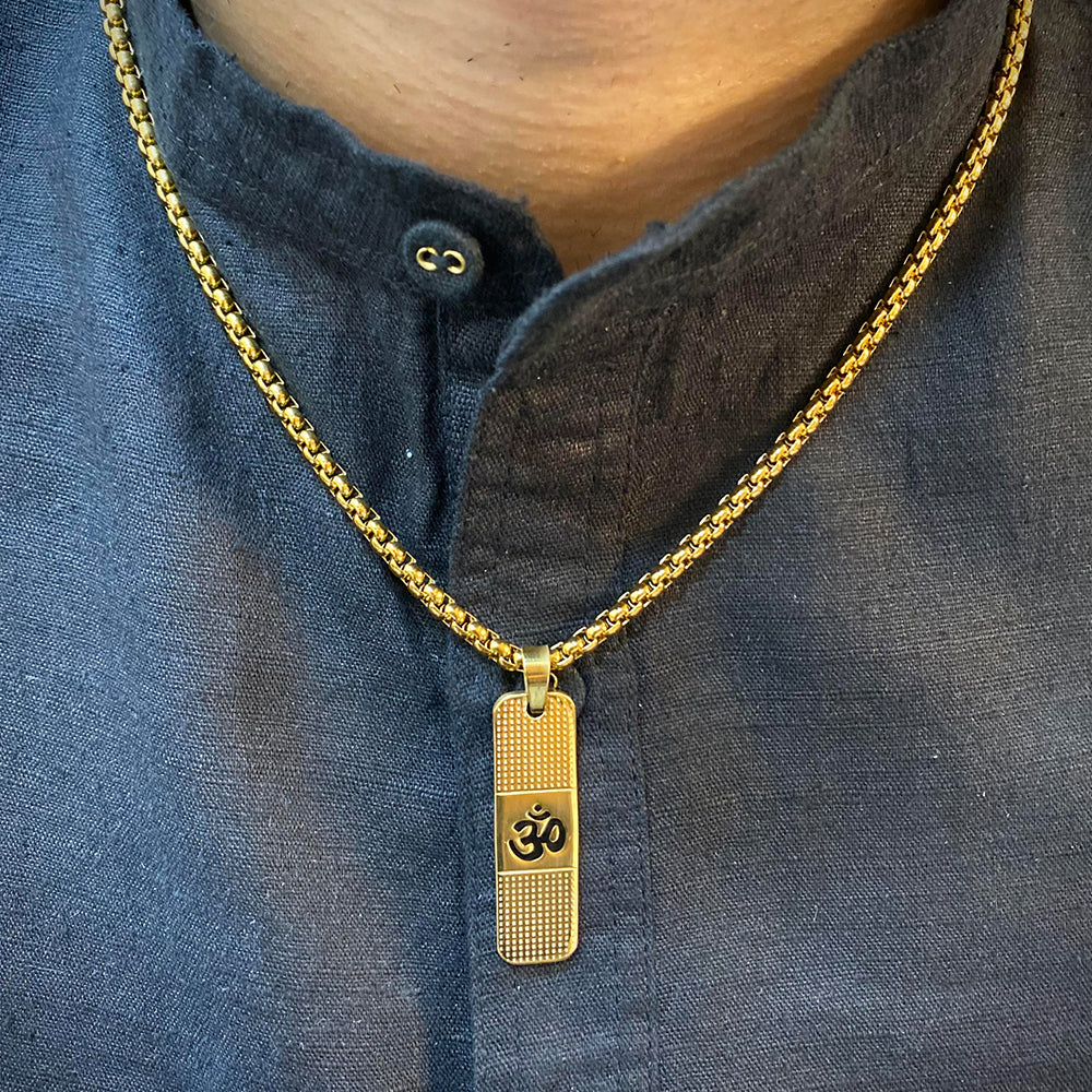 OM PREMIUM GOLD PENDANT AND CHAIN WITH UNIQUE DOTTED PATTERN